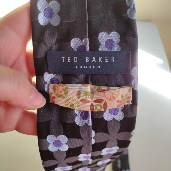 Ted Baker Men's Black- Gray Blue Floral 100% Silk Neck Tie -Career Office Event - Picture 2 of 7